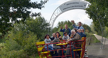 Familie in een fietslorrie